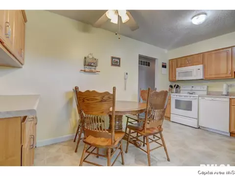 3008 Somerton Rd, Springfield, IL 62702 photo 9