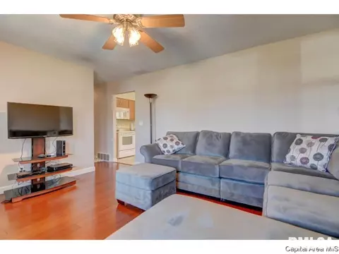 3008 Somerton Rd, Springfield, IL 62702 photo 3