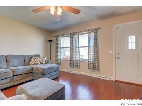 3008 Somerton Rd, Springfield, IL 62702 photo 2