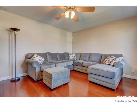 3008 Somerton Rd, Springfield, IL 62702 photo 5