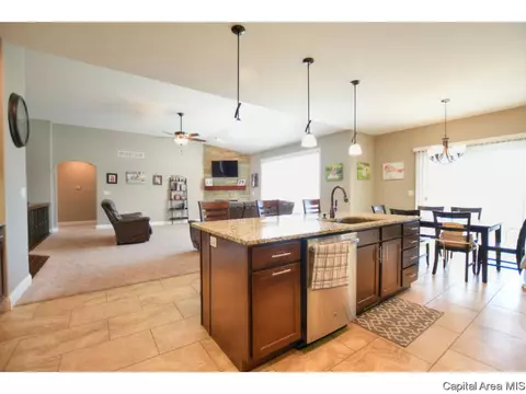 4804 Greenbriar Dr, Springfield, IL 62711 photo 9