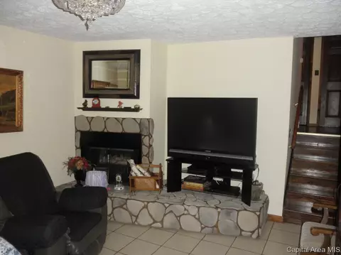 1820 Stonehenge Rd, Springfield, IL 62702 photo 4