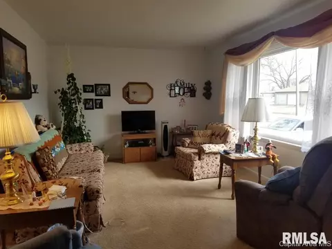 901 W Jackson, Abingdon, IL 61410 photo 2