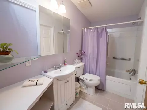 3950 Woodhaven Dr, Springfield, IL 62712 photo 9