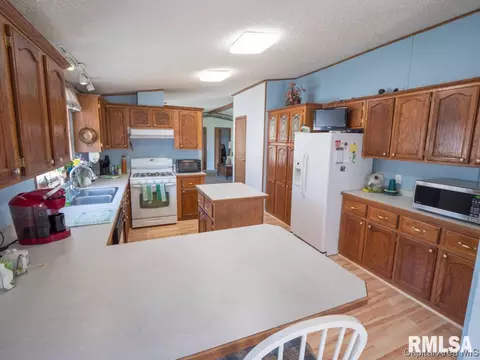 3950 Woodhaven Dr, Springfield, IL 62712 photo 11