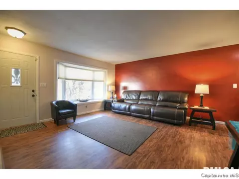 1105 Bedford Rd, Springfield, IL 62704 photo 2