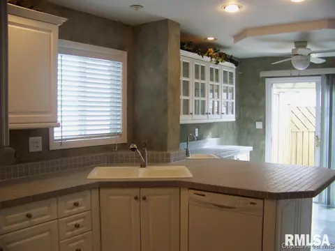 1704 S Douglas Ave, Springfield, IL 62704 photo 9