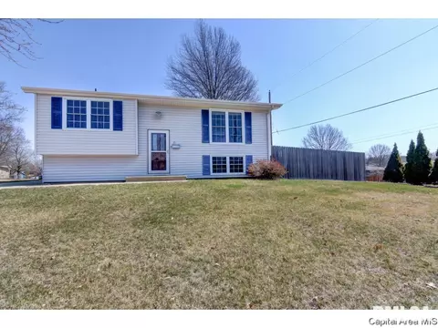 30 Groton Dr, Springfield, IL 62702 photo 2