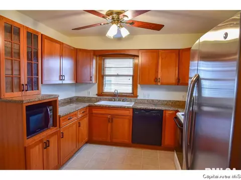 2067 Marland St, Springfield, IL 62702 photo 3