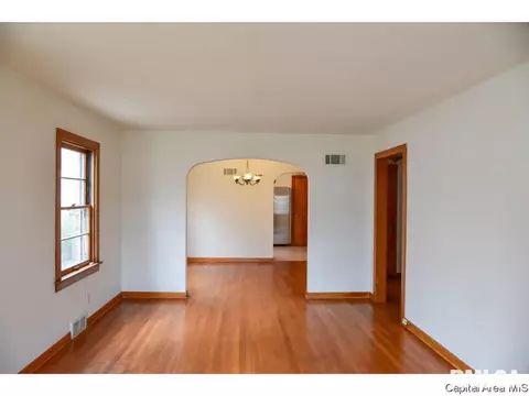 2067 Marland St, Springfield, IL 62702 photo 4