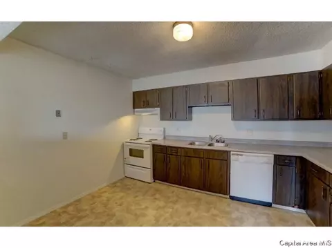 1914 Jeanette Ln #7, Springfield, IL 62702 photo 2