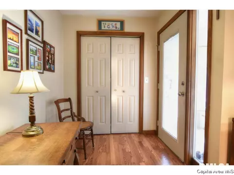 76 Country Pl, Springfield, IL 62703 photo 2