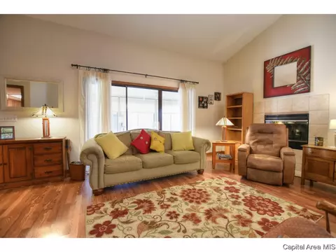76 Country Pl, Springfield, IL 62703 photo 4