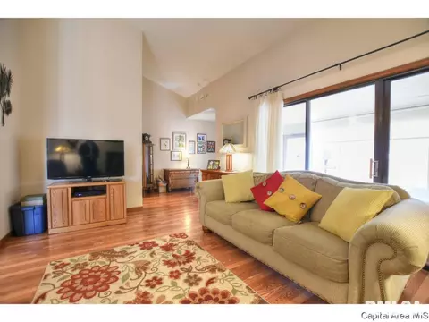 76 Country Pl, Springfield, IL 62703 photo 3