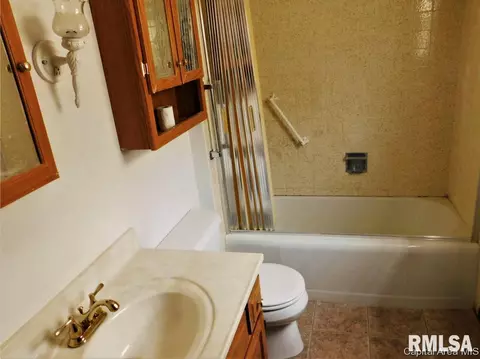 213 W Ebony St, Thayer, IL 62689 photo 10
