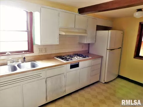 213 W Ebony St, Thayer, IL 62689 photo 4