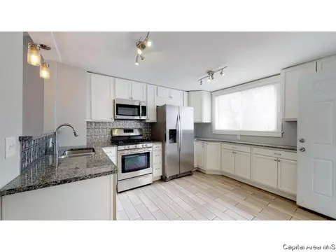 1240 W Governor, Springfield, IL 62704 photo 3