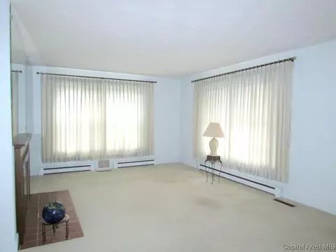 76 W Fairview, Springfield, IL 62711 photo 3
