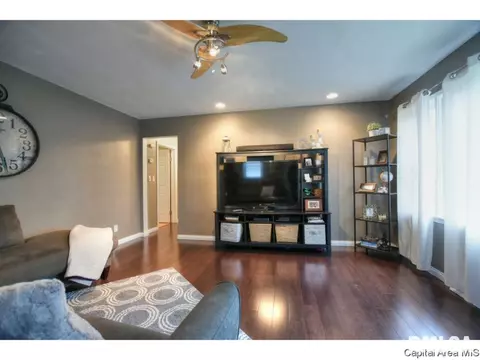 2305 Eastview Dr, Springfield, IL 62702 photo 6