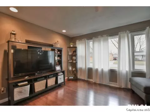 2305 Eastview Dr, Springfield, IL 62702 photo 5