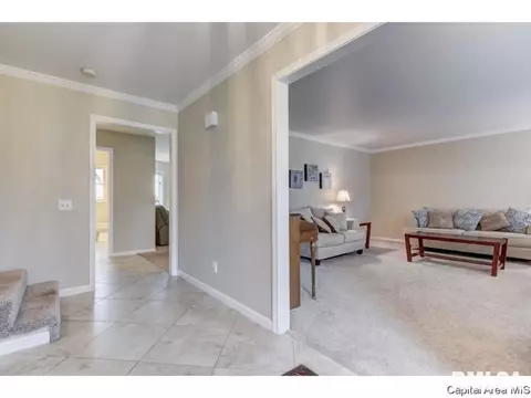 625 Tecumseh, Springfield, IL 62711 photo 3