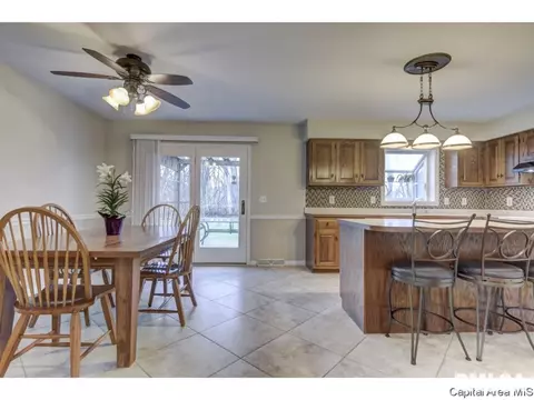 625 Tecumseh, Springfield, IL 62711 photo 9