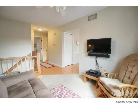 2005 Croydon Dr, Springfield, IL 62703 photo 8