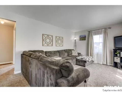 2131 E Hood St, Springfield, IL 62703 photo 4