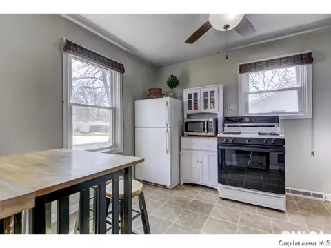 2131 E Hood St, Springfield, IL 62703 photo 8