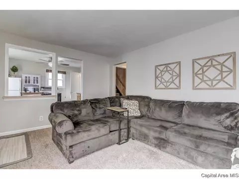 2131 E Hood St, Springfield, IL 62703 photo 5