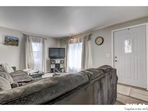 2131 E Hood St, Springfield, IL 62703 photo 6