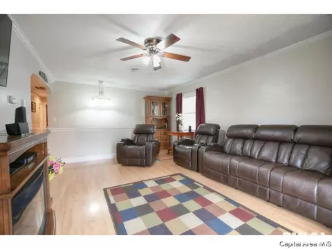 305 Astoria Rd, Springfield, IL 62704 photo 9