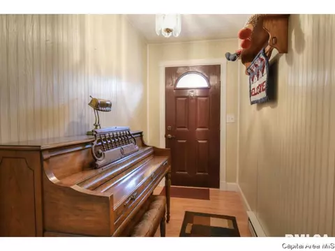 305 Astoria Rd, Springfield, IL 62704 photo 2