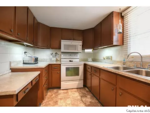 305 Astoria Rd, Springfield, IL 62704 photo 6