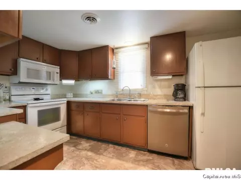 305 Astoria Rd, Springfield, IL 62704 photo 7