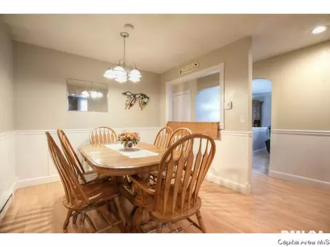 305 Astoria Rd, Springfield, IL 62704 photo 3