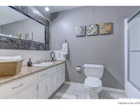 2315 Montclair, Springfield, IL 62704 photo 12