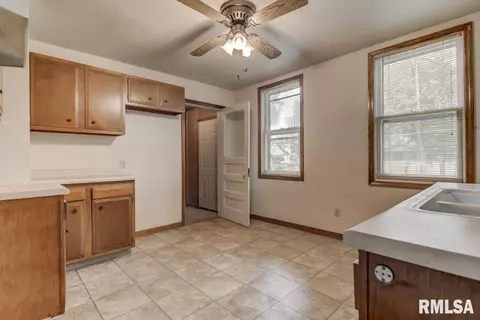 1909 S 6th St, Springfield, IL 62703 photo 8