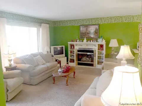 82 Andover, Springfield, IL 62704 photo 4