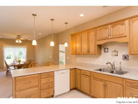 6608 Phlox Dr, Springfield, IL 62712 photo 2