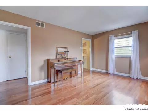 3105 S 2nd St, Springfield, IL 62703 photo 4