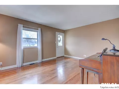3105 S 2nd St, Springfield, IL 62703 photo 2