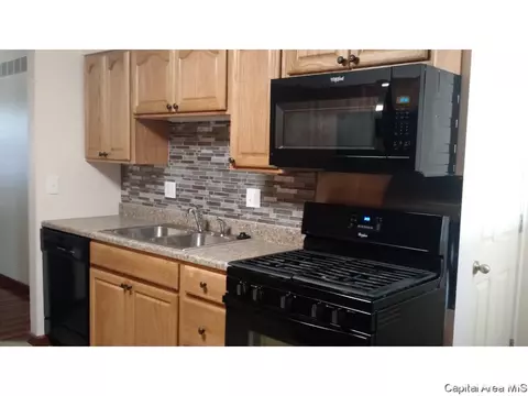 209 Cranmer Dr, Springfield, IL 62704 photo 4