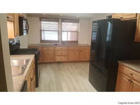 209 Cranmer Dr, Springfield, IL 62704 photo 2