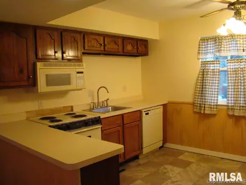 2841 S 13th St, Springfield, IL 62703 photo 6