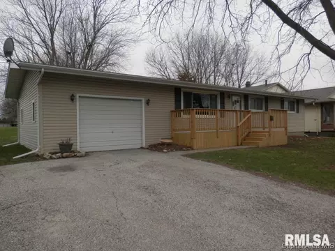 310 N Cedar, Abingdon, IL 61410 photo 2