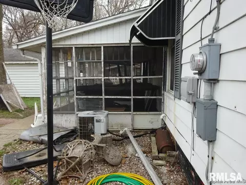 907 N 15th St, Springfield, IL 62702 photo 3