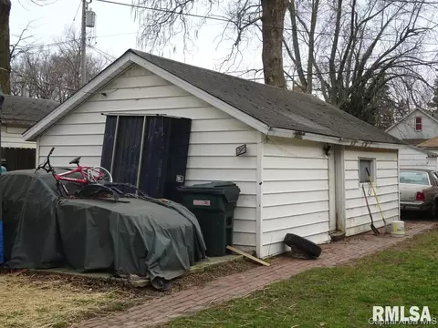 907 N 15th St, Springfield, IL 62702 photo 4