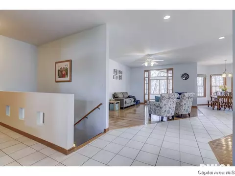 2320 Harbor Lndg, Springfield, IL 62712 photo 4