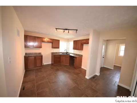 20 Midland Ct, Springfield, IL 62702 photo 2
